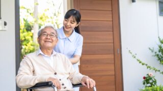 海外在住者が介護保険サービスや民間サポートを利用して親を見守る方法